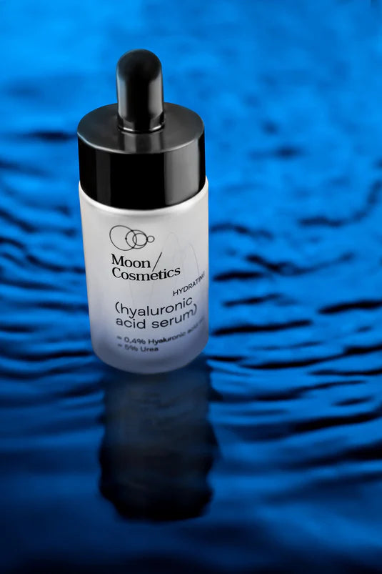Drėkinamasis hialurono rūgšties serumas, 30 ml su 8 odą drėkinančių ingredientų kompleksu, pH 5,0-6,0