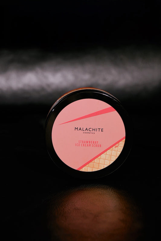 Švytintis kūno šveitiklis MALACHITE COSMETICS „Strawberry ice cream scrub”, 200 g
