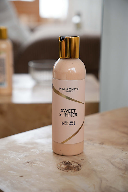 Kūno losjonas MALACHITE COSMETICS Moisturizing Shimmering body lotion "Sweet summer" 200 ml