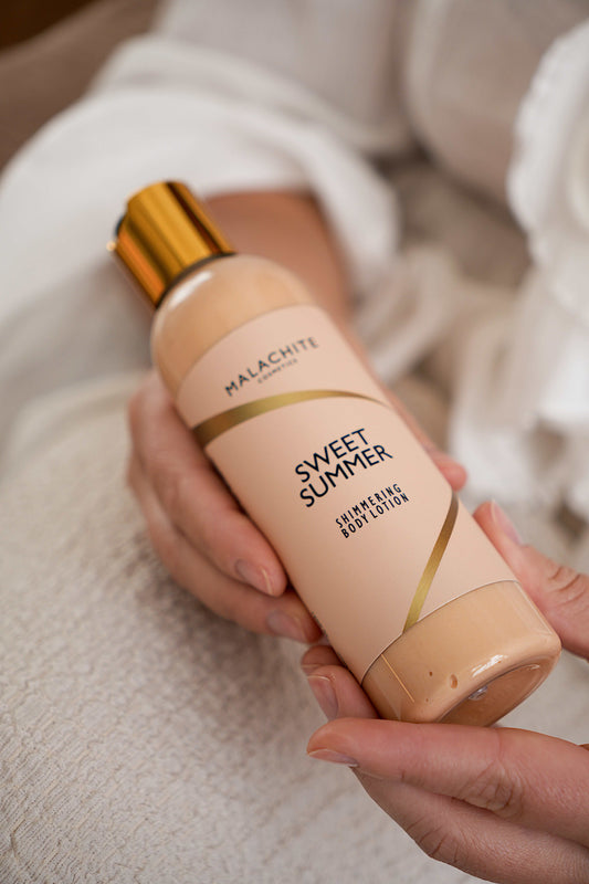 Kūno losjonas MALACHITE COSMETICS Moisturizing Shimmering body lotion "Sweet summer" 200 ml