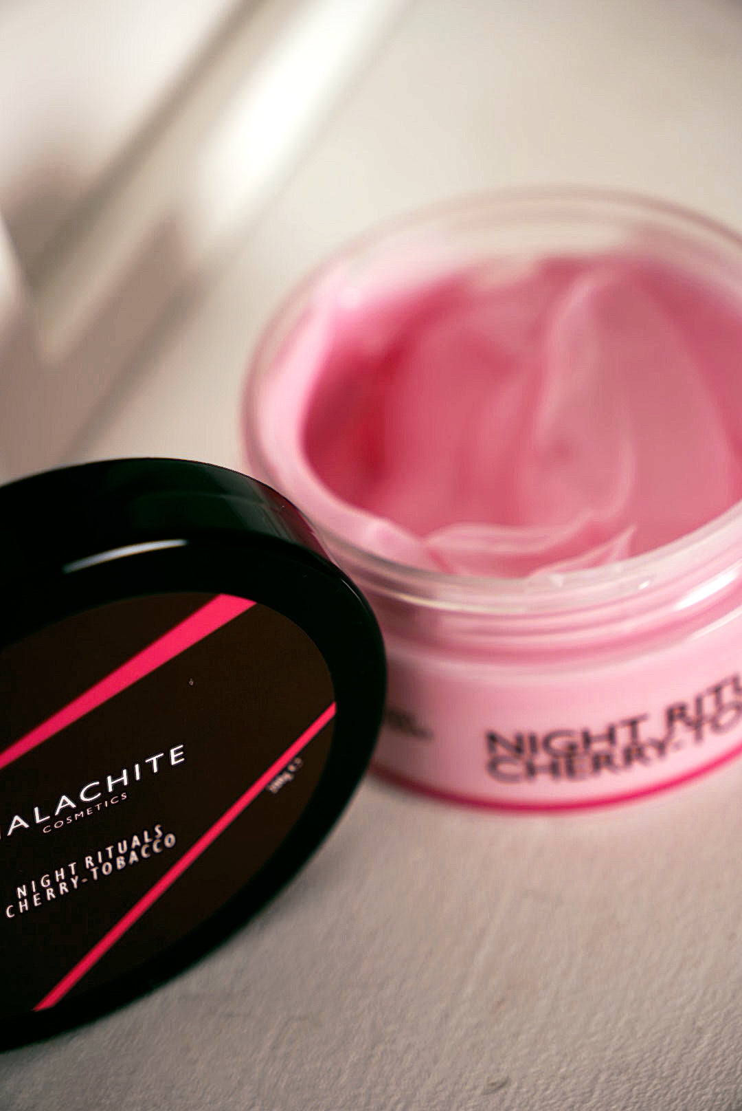 Kūno jogurtas MALACHITE COSMETICS „Night Rituals – Cherry & Tobacco“, 200ml